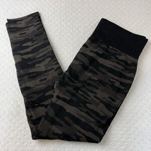 Angels Forever Young Women’s Large / XL Camo Pull On Stretch Yoga Pants Leggings